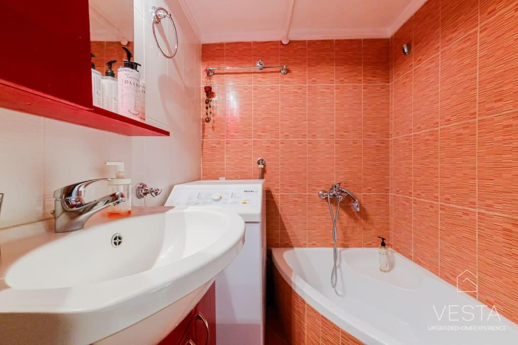 Lavender 2bdrm Apartment, Vesta Philoxenia *
